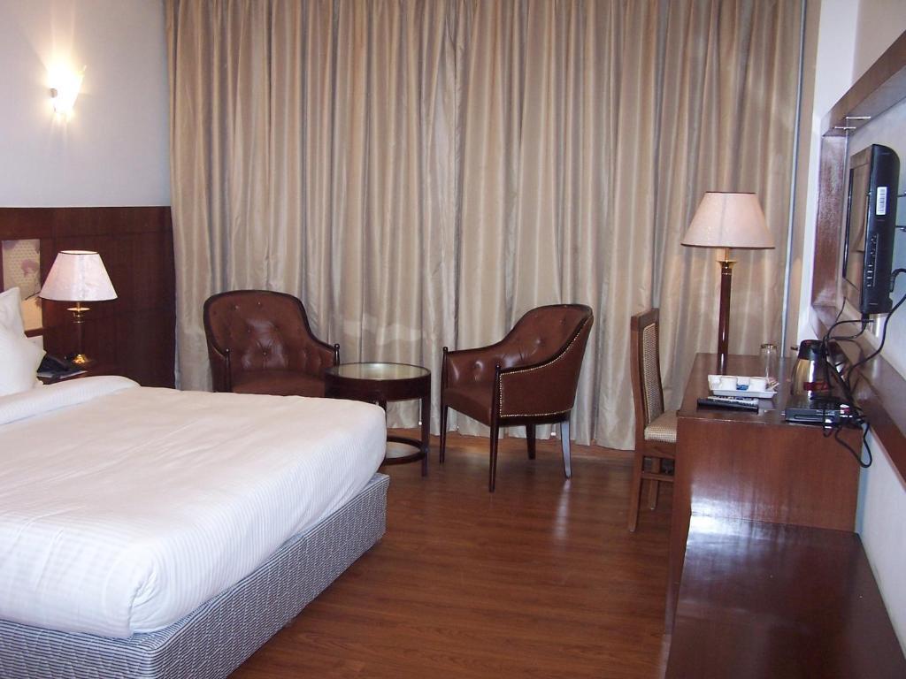 Lilywhite Hotel New Delhi Room photo